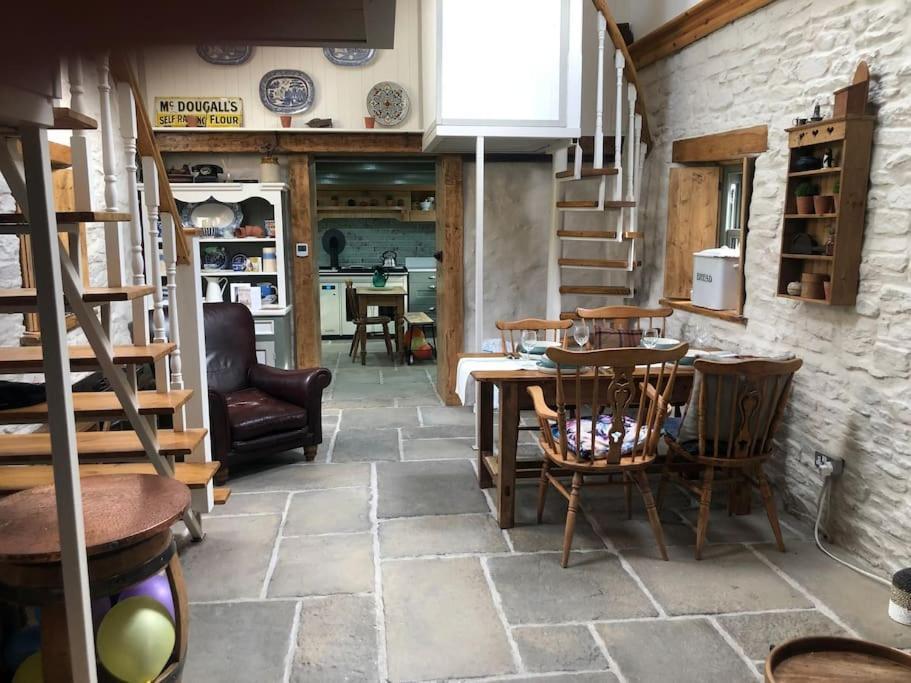 Hopesgate - * Roscrea